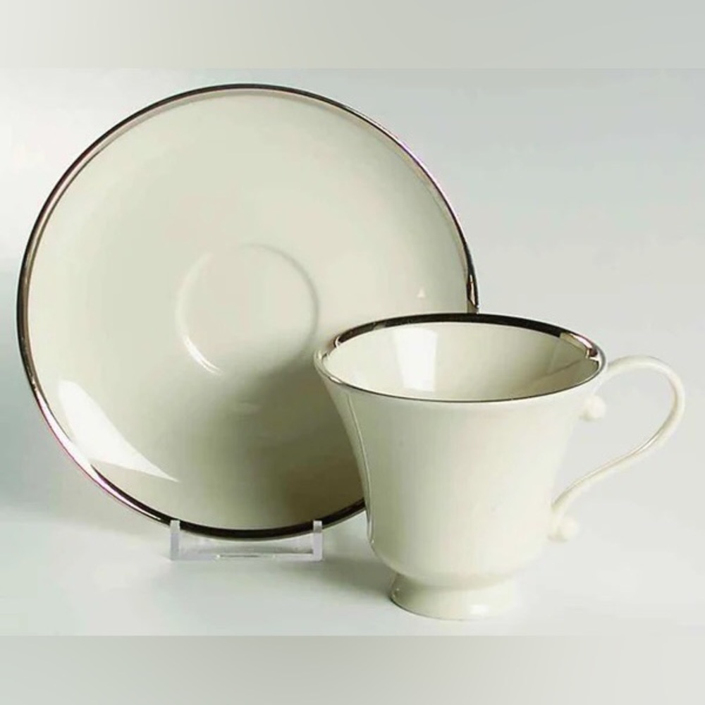 EDGERTON Footed Cup & Saucer Set / Set of 2 /Classic Off White (Platinum Trim)